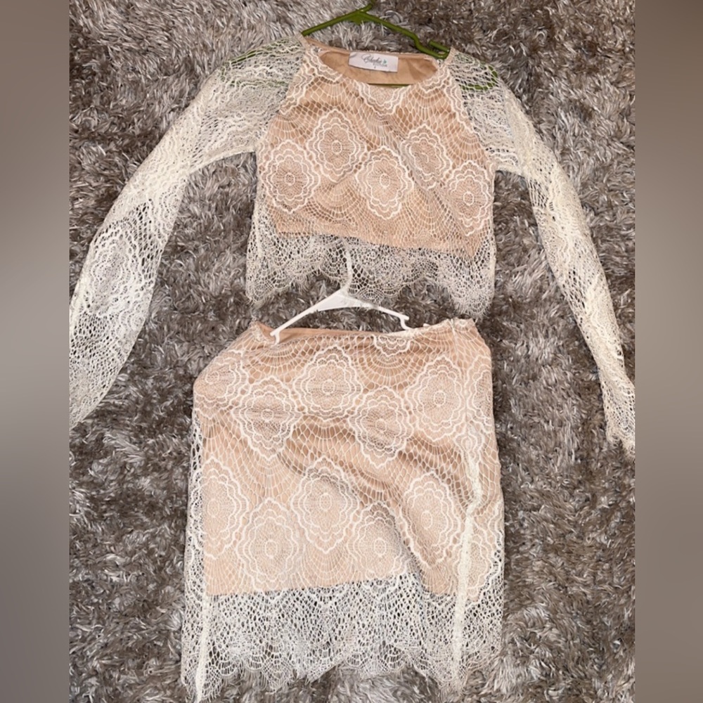 💕Two piece nude and white lace set top small skirt medium - Picture 5 of 6